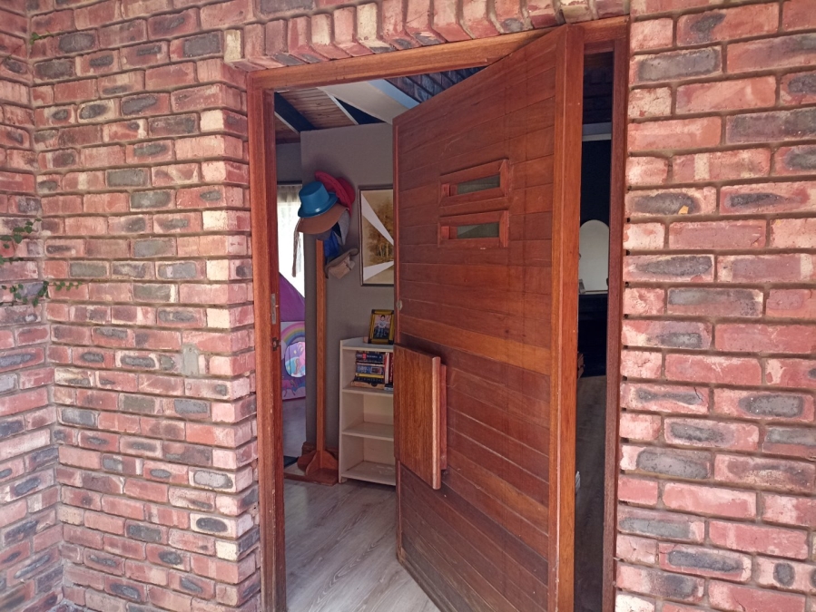 To Let 3 Bedroom Property for Rent in Kannoniers Park North West